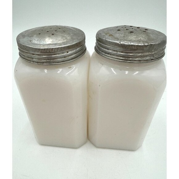 VTG Hazel Atlas Large Red Skating Dutch Salt Pepper Range Shakers Milk Glass - Picture 4 of 10